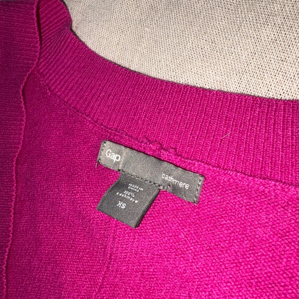 Gap Womens XS Cashmere V-Neck Sweater Fuchsia Pink Long Sleeve Winter feminine - Picture 2 of 6